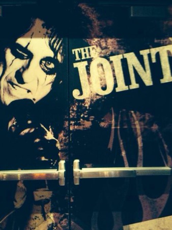 The Jointのドアにはアリス・クーパーさん